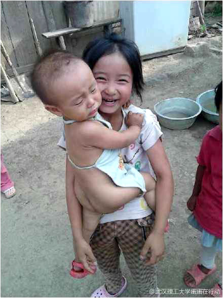 7��17�������������Єӡ��F���η�ꠌ�֧�̵ĺ��ӂ��M���˼��L�����o���ӂ���ȥ�˺��ε�������һ��꠆T�f�����F(xi��n)�ڽK���˽⺢�ӂ�?y��u)�ʲô���t����߀�О�ʲô���С�С���֡���С�������@���ɽ·��ĺ��y�ߣ��еĺ����όW(xu��)ǰ߀���Ƚoţ��ݡ������D�ϵ�СŮ���mȻ���g����������ܵ��ѽ�(j��ng)ʮ�֋�����