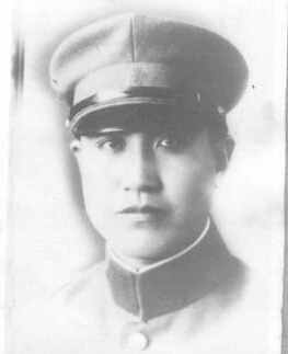 �������h�壬�|���d���ˣ�1908������������ڵ�����ͥ���x�켽܊�^(q��)�Γ�܊˾��T��1924���M(j��n)��|���v���������I(y��)����У����У�̹١�1931�����Rռɽ���(du��)����У�����������˽��򿹑�(zh��n)�Ȍ�(du��)������(zh��n)��1936���κӱ����h��܊��У����(d��o)�L��1938��8���ʲ����x�����(du��)���x�켽܊�^(q��)��ʽ������x�켽܊�^(q��)�Γ�܊������˾��T��1939������Ї����a(ch��n)�h��1940���ڰوF(tu��n)���(zh��n)�Љ��Ҡ������r(sh��)��32�q��