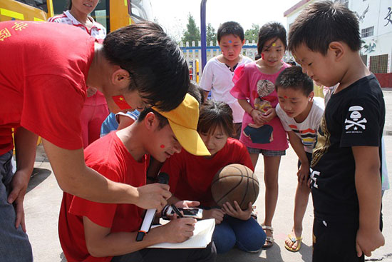 ���Ϲ��I(y��)��W��(j��ng)���Q(m��o)�׌WԺ����ϵ�P�h�������ж�������������`꠵�����ʡƽ�ɽ���P�hѦ���(zh��n)���Ӝϴ���ӢС�W�_չ֧�̻�����e�k��ӢС�W��һ��Ȥζ�\�ӕ���׌�W���w���W��ƥ�˾������D��W����ِ��ȴ�����ِ�ɿ���