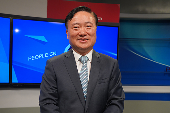 中國五礦集團有限公司黨組書記、董事長翁祖亮做客人民網。實習生趙晉杰攝